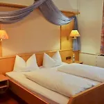 霍夫林登贝格酒店 3*