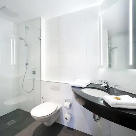 מלון Lindenberger Hof 3*